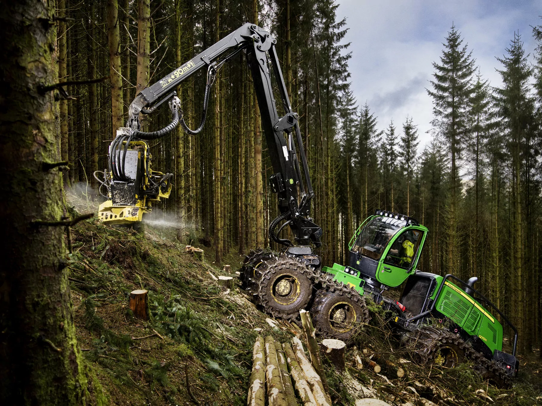 Mairhofer Forst – effiziente und waldschonende Holzernte mit moderner Technik und persönlicher Beratung für nachhaltige Waldbewirtschaftung.